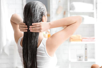 Leaving Hair Conditioner In: The Benefits and Risks